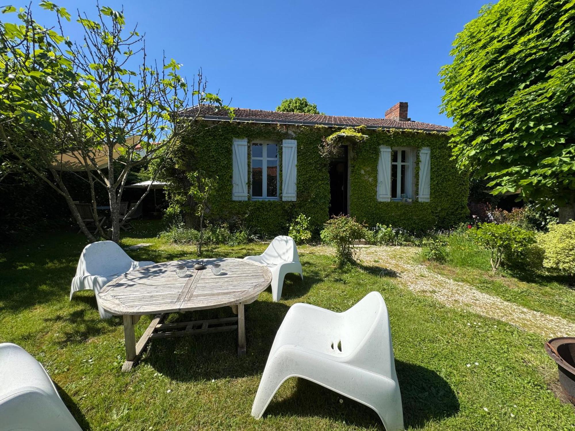 Cottage-Saint Laurent Sur Sevre Екстериор снимка